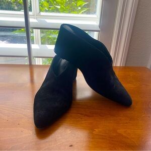 Gorgeous Vince black suede wedge. Size 6.5. A classic for any wardrobe